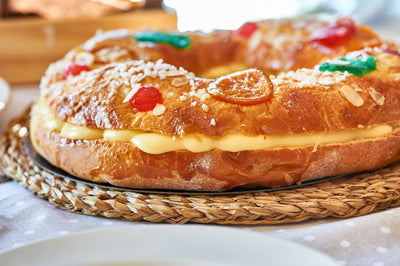 Roscón relleno de praliné de avellana y chocolate blanco