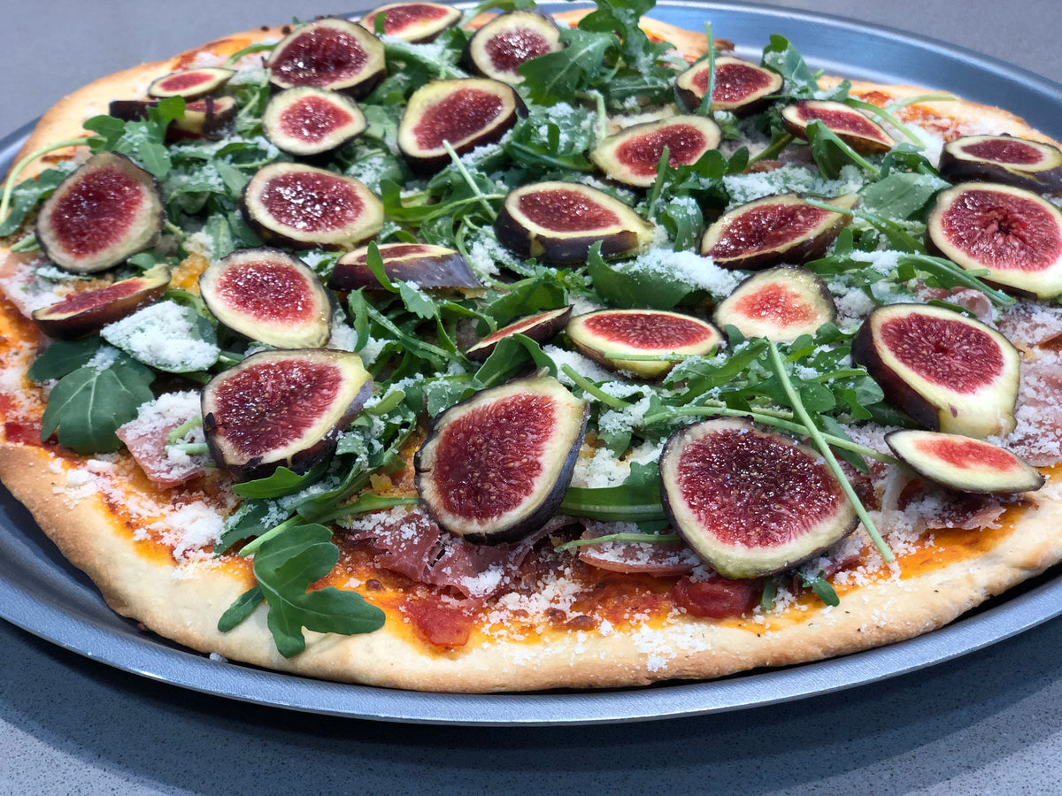 Pizza de queso de cabra, higos y miel
