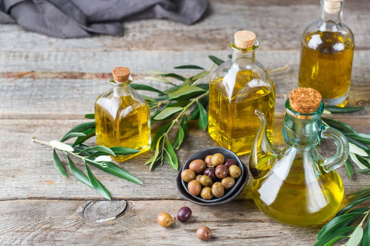 Cómo maridar aceite de oliva virgen extra con alimentos de temporada en cocina española