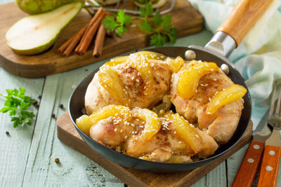 Pechuga de pollo caramelizada con pera